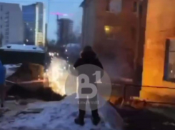 Внезапное фаер-шоу прямо возле дома удивило воронежцев