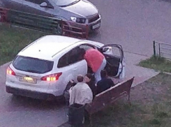 Затянувшаяся вечеринка на тротуаре лишила воронежцев сна