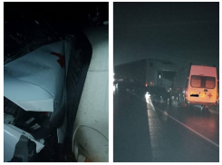 В машину «скорой» врезалась фура под Воронежем – опубликовано фото с места ДТП