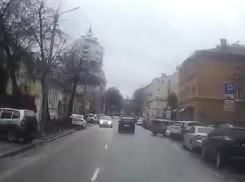 Неадекватный поступок водителя попал на видео в Воронеже