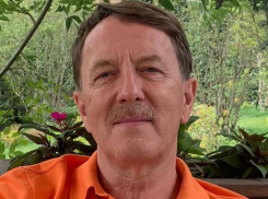 «Кто убедил вас раздать золотые парашюты?»: виртуальному Гордееву массово пишут о воронежских бедах