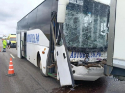До 19 выросло число пострадавших в ДТП с участием автобуса и грузовика на М-4 «Дон»