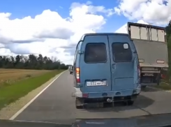 Вафля вонючая: отчаянный обгон помотал нервы автомобилисту под Воронежем 