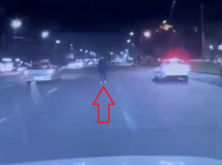 Это что вообще такое: синекурточный воронежец совершил проходку в лоб несущимся автомобилям 