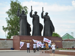  Автопробег Победы из Сахалина встретили в Воронеже