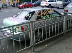 Фаллический подарок: водителя поздравили чисто мужским символом в Воронеже