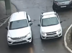 Опубликовано видео шокирующего расстрела водителя во дворе Воронежа