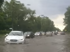 В сети появилось видео с последствиями сильнейшего ливня в Воронеже