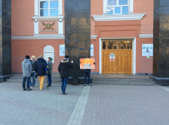 В Воронеже студенты ВГАИ пикетируют против Эдуарда Боякова 