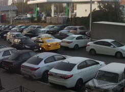 Проблему запаркованных дворов продемонстрировали в Воронеже 