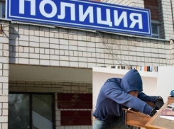 В Воронеже мужчина на кондитерском предприятии обокрал работниц