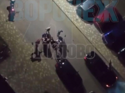 Драма в двух актах: ночные разборки на кулаках попали на видео в Воронеже