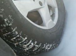 «Колеса вмерзли в снег»: что мешает устранить аварию в Воронеже