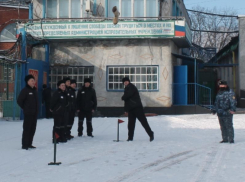 Кто дальше швырнет валенок, выясняли в воронежской тюрьме