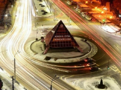 Мэр Воронежа Сергей Петрин рассказал о предстоящем ремонте пирамиды у Памятника Славы