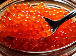 Красная икра подешевела перед Новым годом в Воронежской области