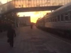 В центре Воронежа остановили поезд по прихоти друга чиновников 