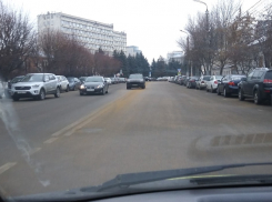 Выходящую за рамки разумного парковку устроил Porsche в Воронеже