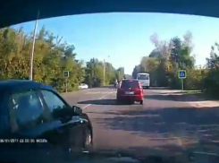 Засада гаишников толкнула Lada на нелепое ДТП в Воронеже