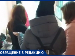Больные стоят на улице: очередь детей на ПЦР показали под Воронежем
