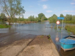 В Воронежской области прекращено автотранспортное сообщение — затоплен мост