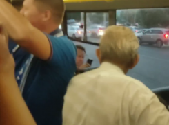 Музыкальную атмосферу после победы воронежского «Факела» сняли в автобусе