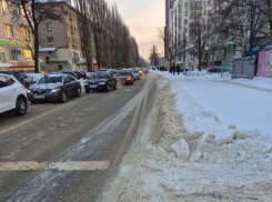 Плохая уборка снега толкает водителей на лишение прав в Воронеже