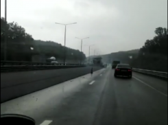 Дорожники уложили асфальт в дождь на трассе М-4 «Дон»  