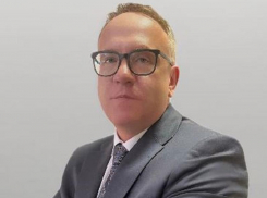 Глава Семилукского района, призывавший распустить местную мэрию, подал в отставку под Воронежем