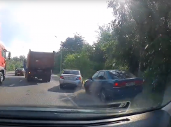 Двое обочечников попали в нелепую ситуацию на дороге в Воронеже