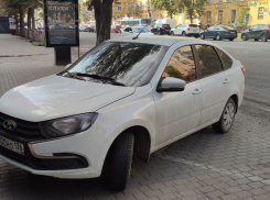Парковка на полтротуара возмутила воронежцев 