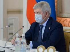 Премии для привитых воронежцев предложил ввести Александр Гусев
