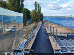 К своему завершению подходит монтаж входной группы воронежской набережной