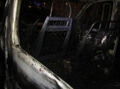 В Воронеже на Героев Стратосферы подожгли ГАЗ -2705