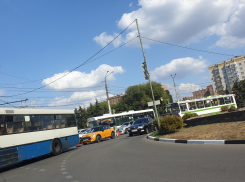 90-е автобусы устроили охоту за модными машинами и людьми в Воронеже