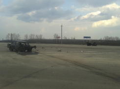 На трассе в Воронежской области «семерку» разорвало на части