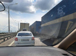  Рабочие спровоцировали гигантскую пробку на М-4 «Дон» в Воронежской области