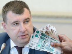 Раскрываем оклады и премии помощников Кустова в Агентстве по привлечению инвестиций