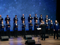 Монастырский хор довел зрителей до слез исполнением военных песен в Воронеже