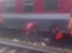 Мужчину сбил двухэтажный поезд в воронежском микрорайоне возле пляжа 