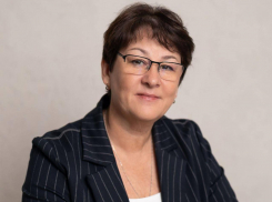 Губернатор Александр Гусев поздравил с юбилеем директора воронежских МФЦ Майю Богдалову