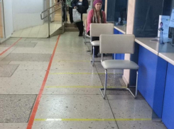 В воронежских поликлиниках нанесли антивирусную разметку