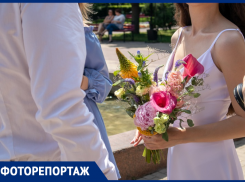  Счастливые молодые, влюбленные: как выглядят пары сразу после регистрации брака в Воронеже 