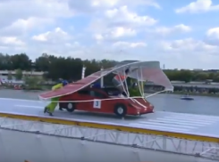 Самодельная Tesla из Лисок феерично пролетела 7 метров в Москве