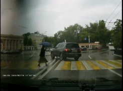 В Интернете появилось видео, где дерзкий водитель «Infinity» ездит по Воронежу по своим правилам