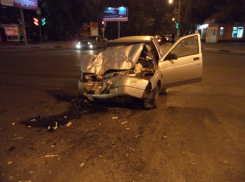 В Воронеже «десятка» протаранила автобус: двое пострадали