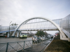 Около воронежского памятника «Танк» открылся надземный пешеходный переход