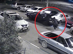 На видео попало, как машина раздавила человека в Воронеже