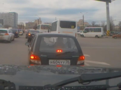 Контракты новые, а привычки старые: в Воронеже маршрутчики показали себя королями дороги