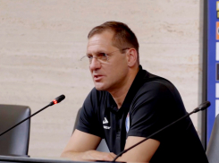 Судейские ошибки и нехватка атакующих игроков: тренер «Факела» выступил с трогательной прощальной речью